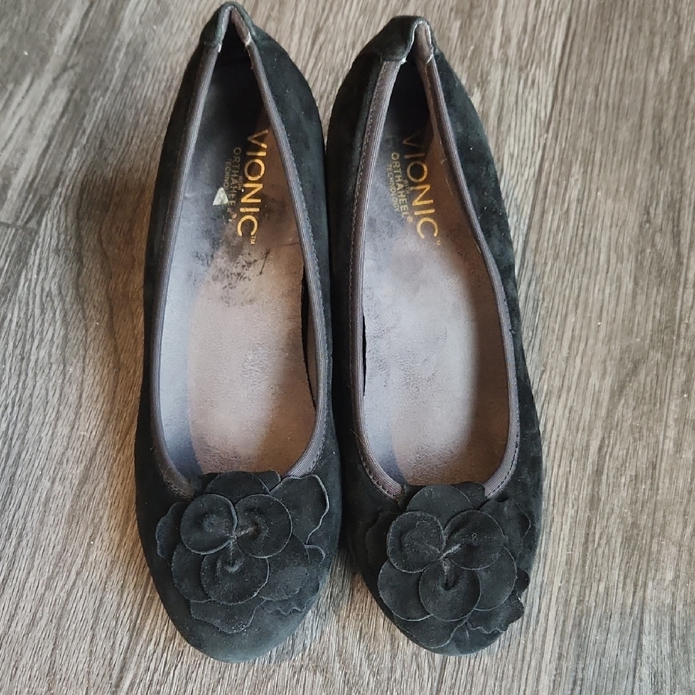 Vionic Hayes  Black Wedges with Floral Detail Size 7